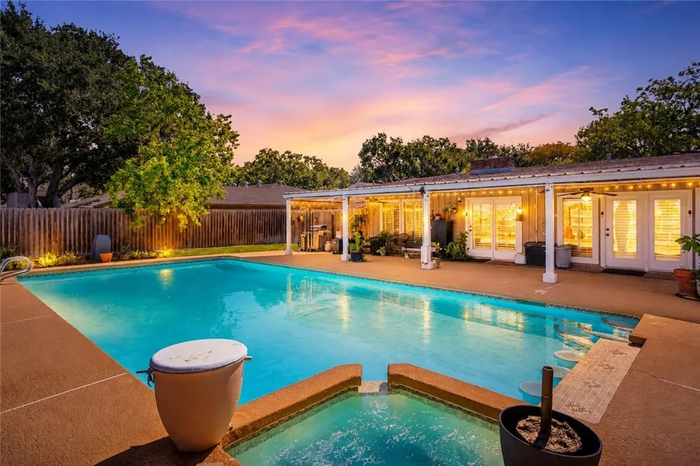 53 Camden Place Corpus Christi, TX 78412
