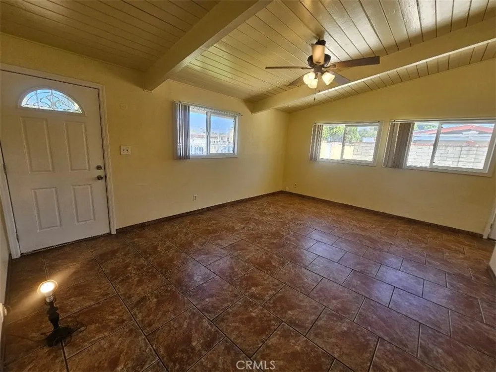 13084 Vaughn San Fernando, CA 91340