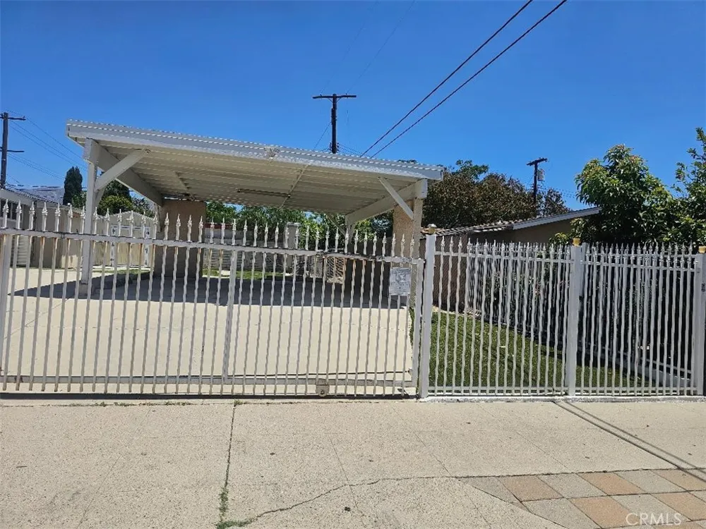 13084 Vaughn San Fernando, CA 91340