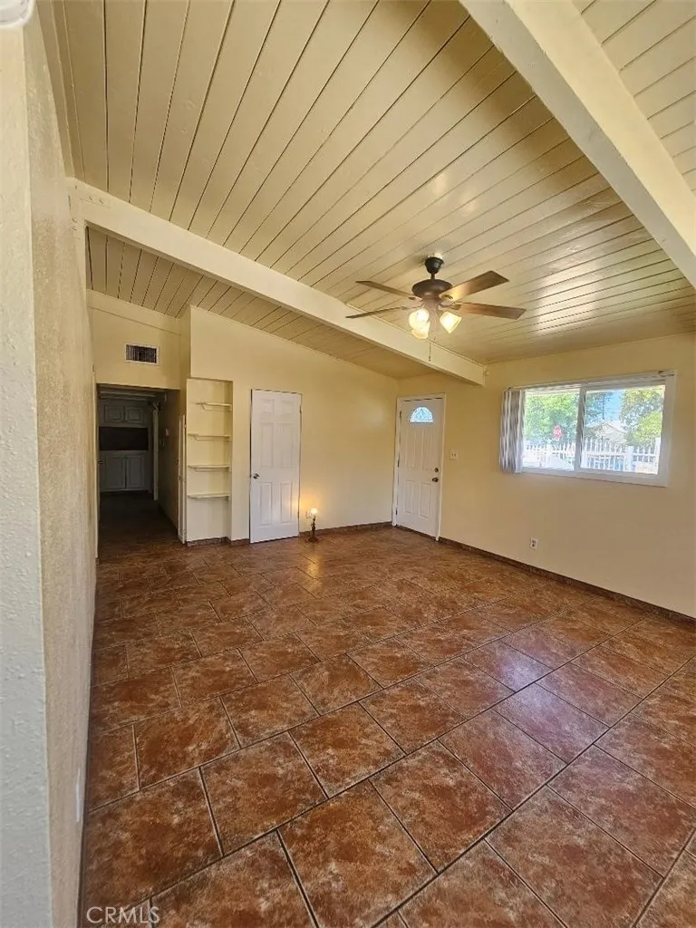 13084 Vaughn San Fernando, CA 91340
