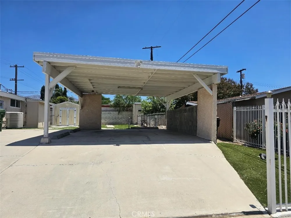 13084 Vaughn San Fernando, CA 91340