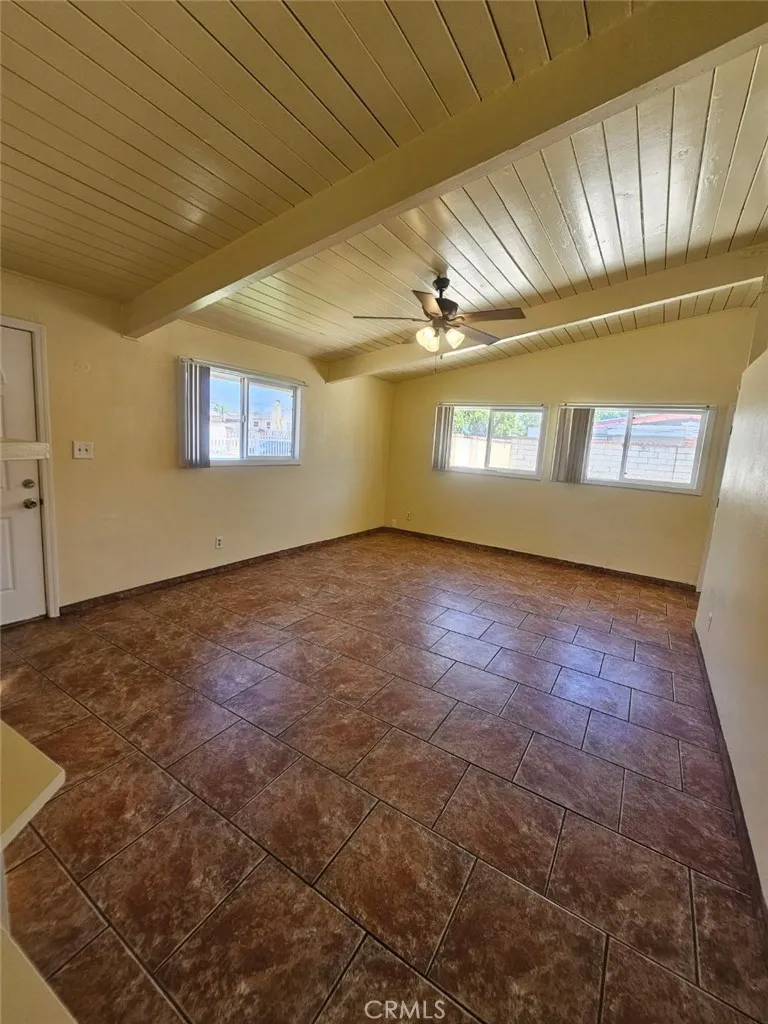 13084 Vaughn San Fernando, CA 91340