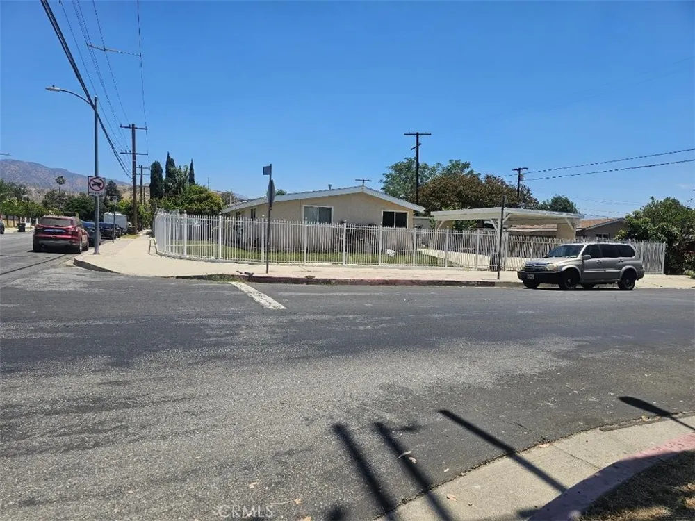 13084 Vaughn San Fernando, CA 91340
