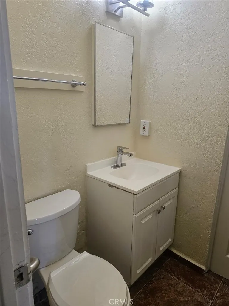 13084 Vaughn San Fernando, CA 91340