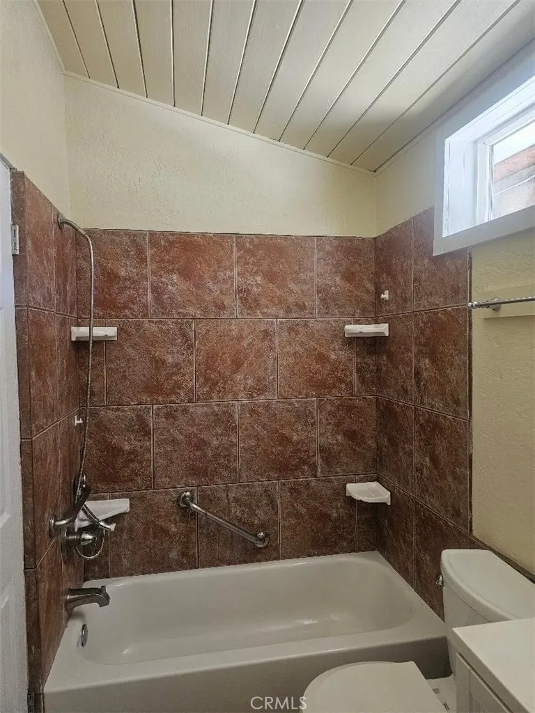 13084 Vaughn San Fernando, CA 91340