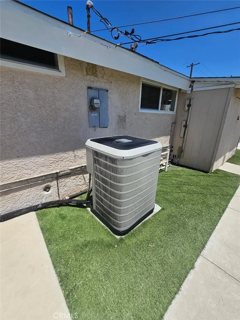 13084 Vaughn San Fernando, CA 91340