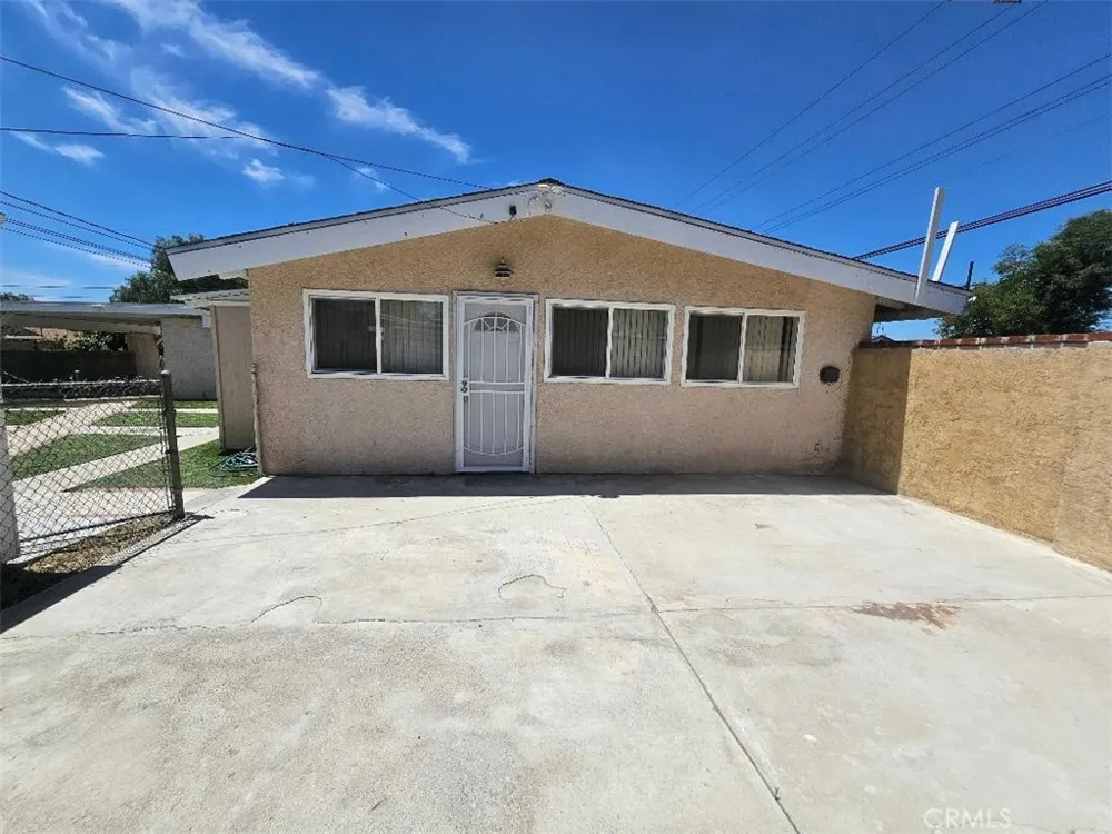 13084 Vaughn San Fernando, CA 91340