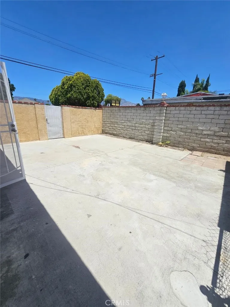 13084 Vaughn San Fernando, CA 91340