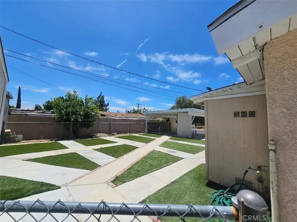 13084 Vaughn San Fernando, CA 91340