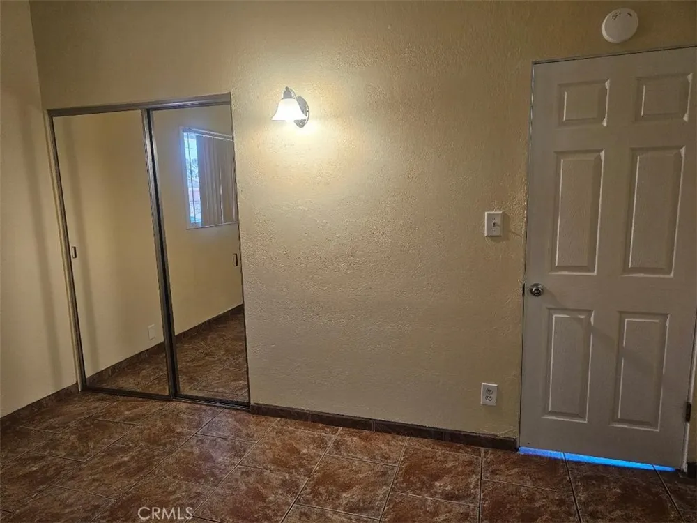 13084 Vaughn San Fernando, CA 91340