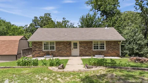 13685 E Crestview Drive