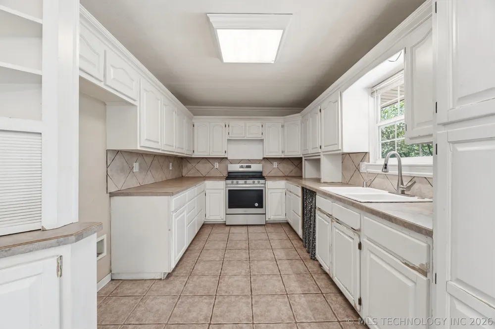 13685 E Crestview Drive Claremore, OK 74019