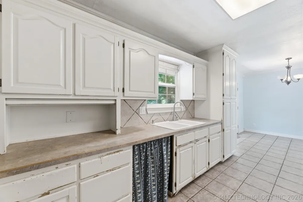 13685 E Crestview Drive Claremore, OK 74019