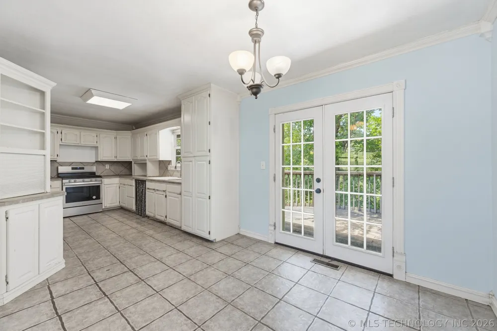 13685 E Crestview Drive Claremore, OK 74019