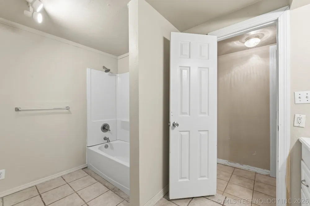 13685 E Crestview Drive Claremore, OK 74019
