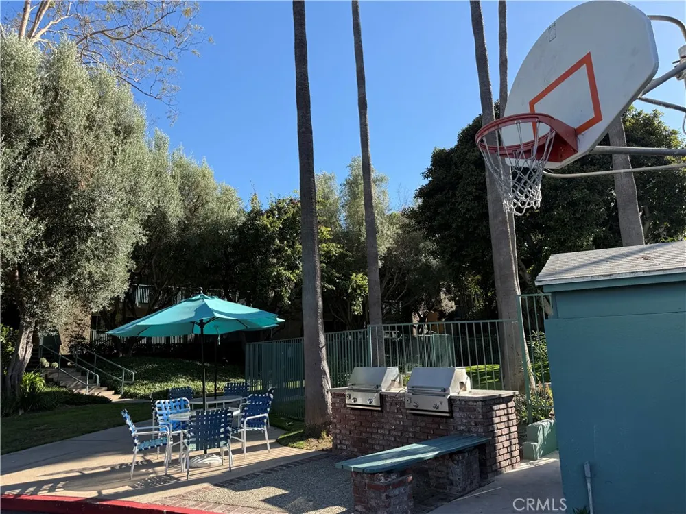 576 Bellflower Long Beach, CA 90814