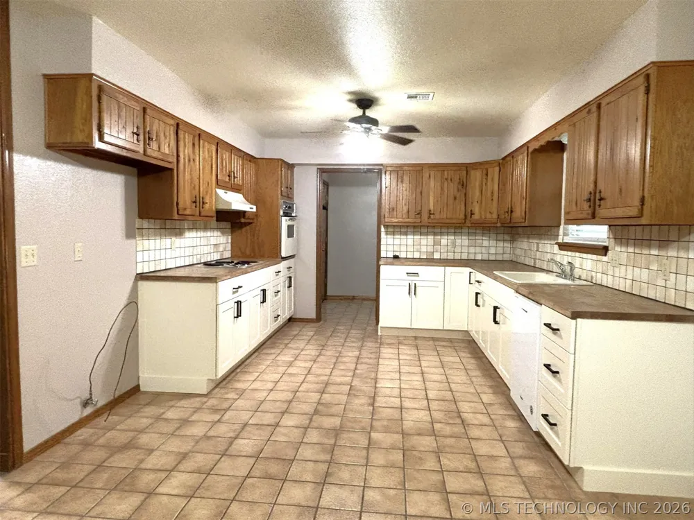 415641 E 1094 Checotah, OK 74426