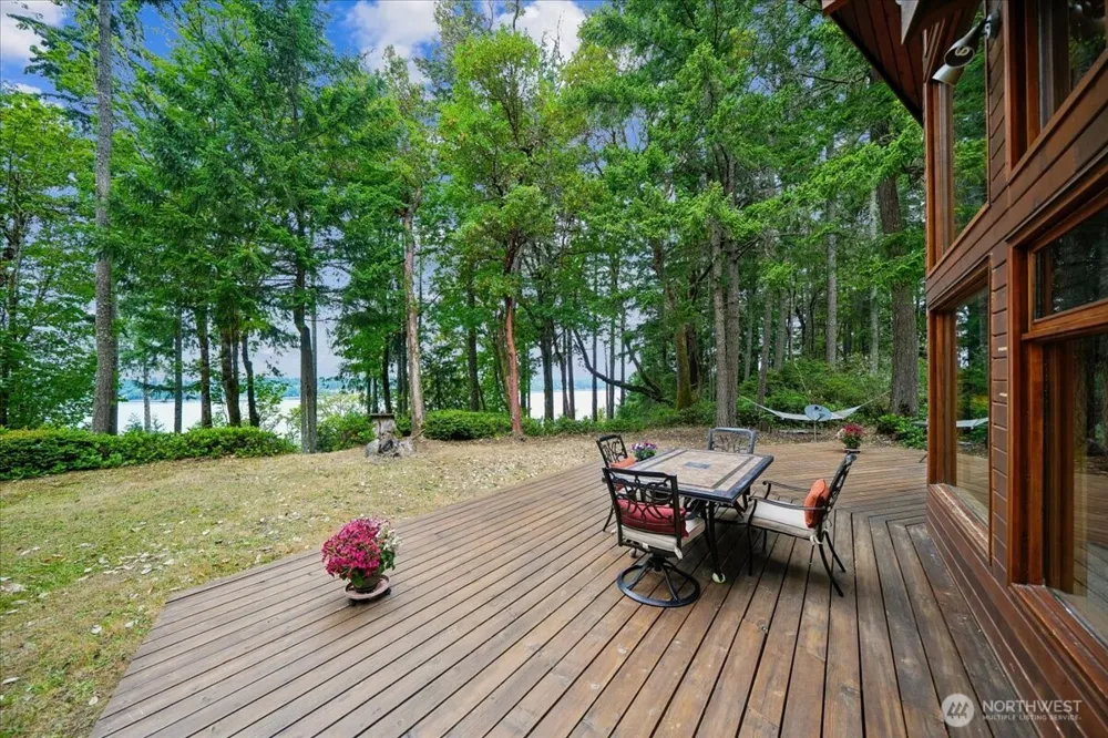14025 96th Street Ct Anderson Island, WA 98303