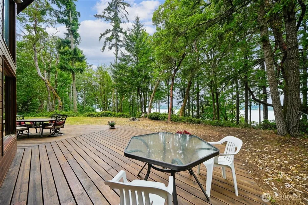 14025 96th Street Ct Anderson Island, WA 98303