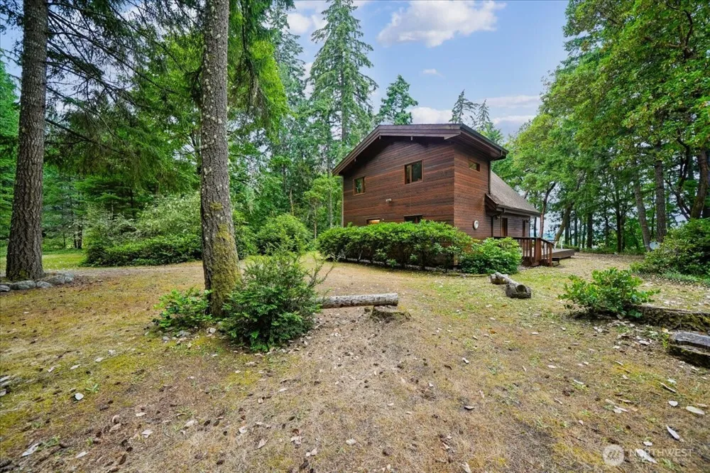 14025 96th Street Ct Anderson Island, WA 98303