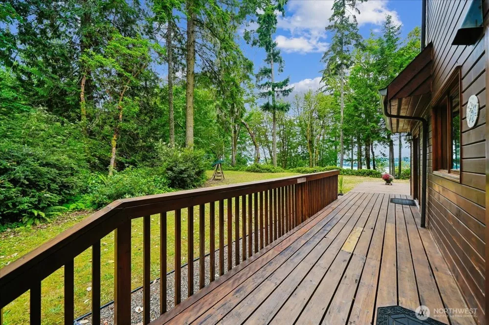 14025 96th Street Ct Anderson Island, WA 98303