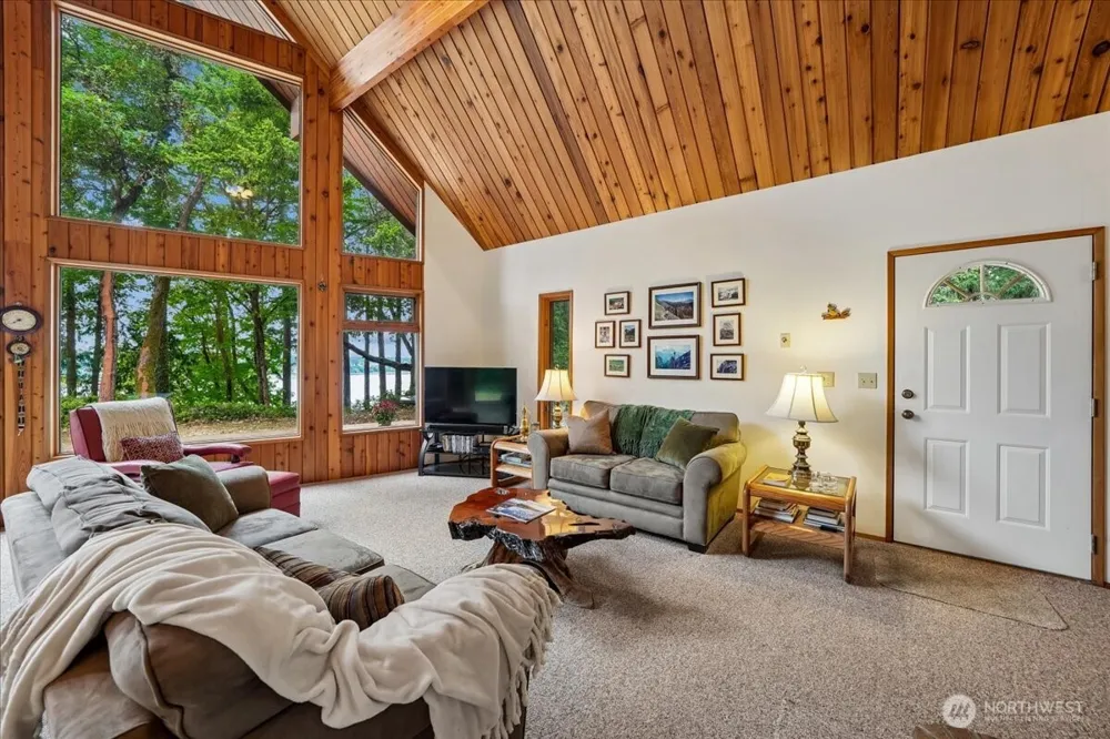 14025 96th Street Ct Anderson Island, WA 98303