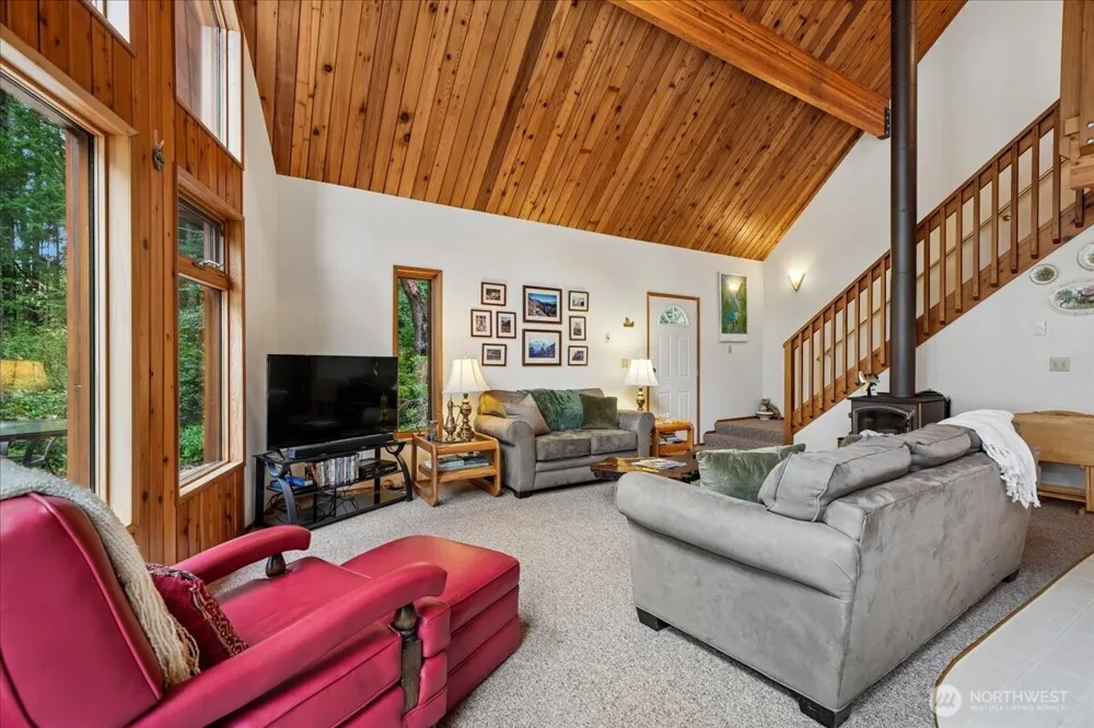 14025 96th Street Ct Anderson Island, WA 98303