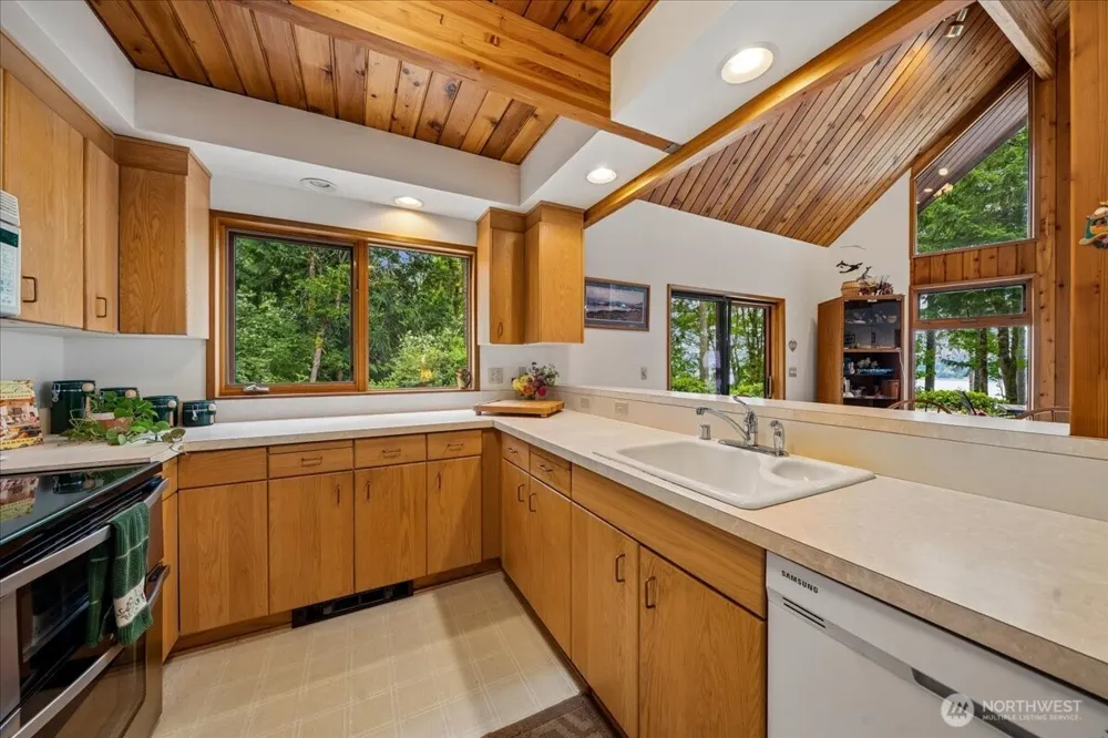 14025 96th Street Ct Anderson Island, WA 98303