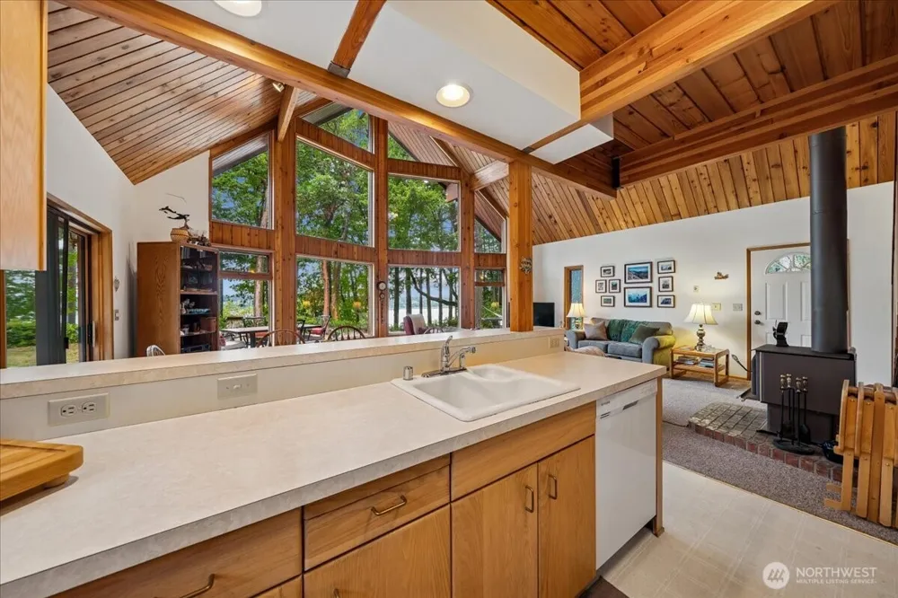 14025 96th Street Ct Anderson Island, WA 98303