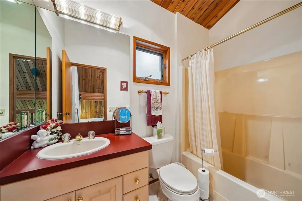 14025 96th Street Ct Anderson Island, WA 98303