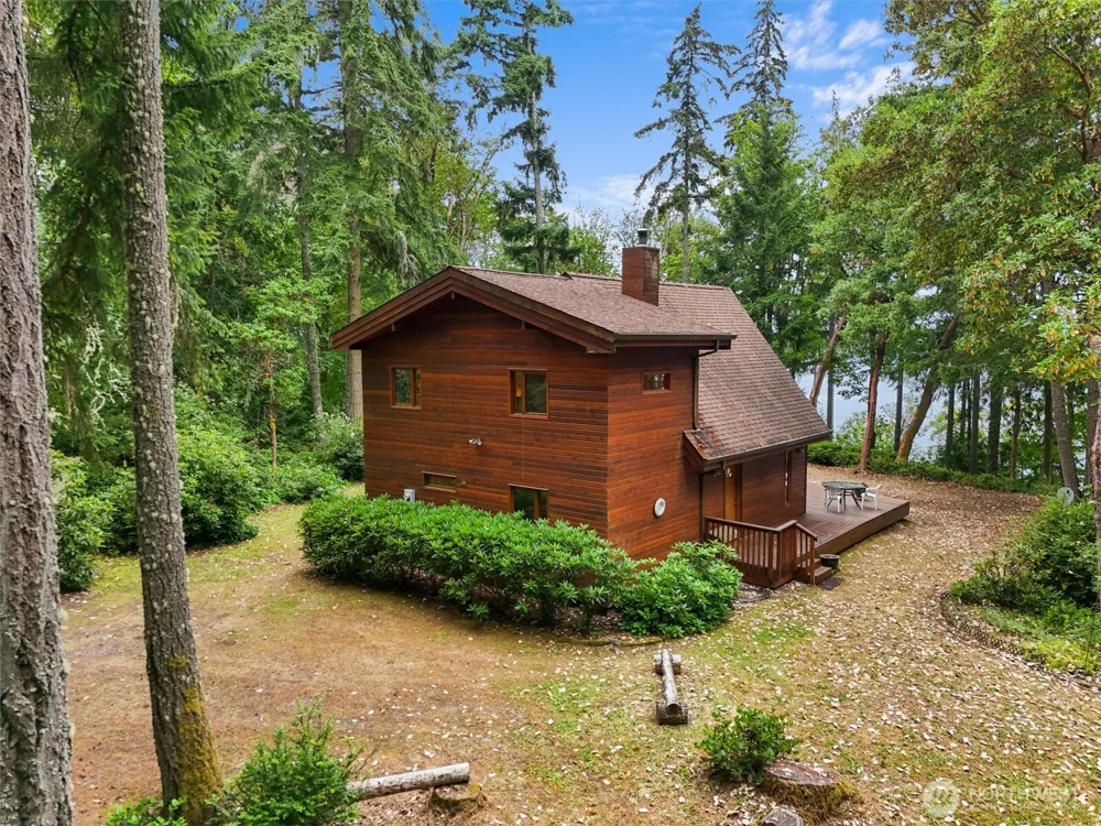 14025 96th Street Ct Anderson Island, WA 98303