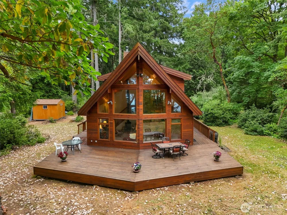 14025 96th Street Ct Anderson Island, WA 98303