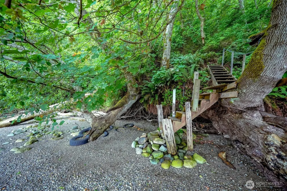 14025 96th Street Ct Anderson Island, WA 98303