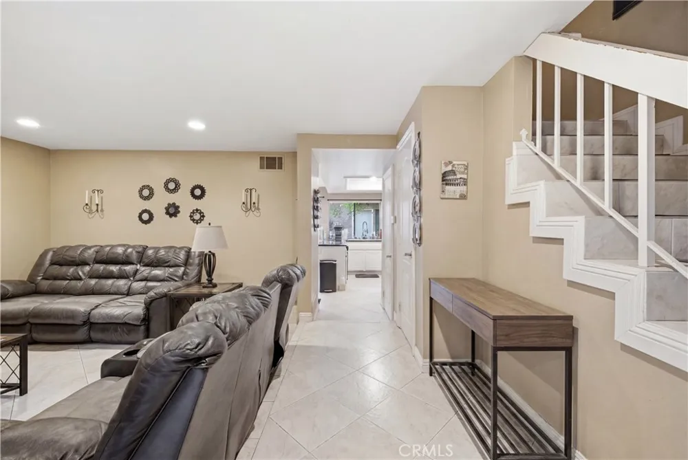 8231 Mason Avenue #C Winnetka, CA 91306