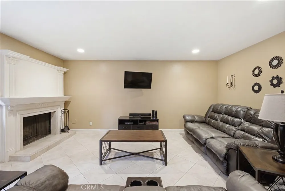 8231 Mason Avenue #C Winnetka, CA 91306