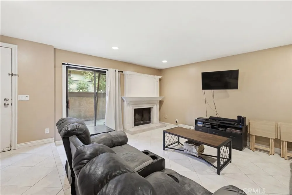 8231 Mason Avenue #C Winnetka, CA 91306