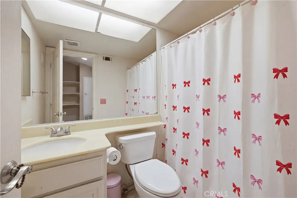 8231 Mason Avenue #C Winnetka, CA 91306