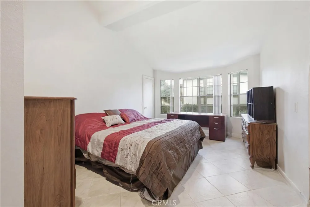 8231 Mason Avenue #C Winnetka, CA 91306