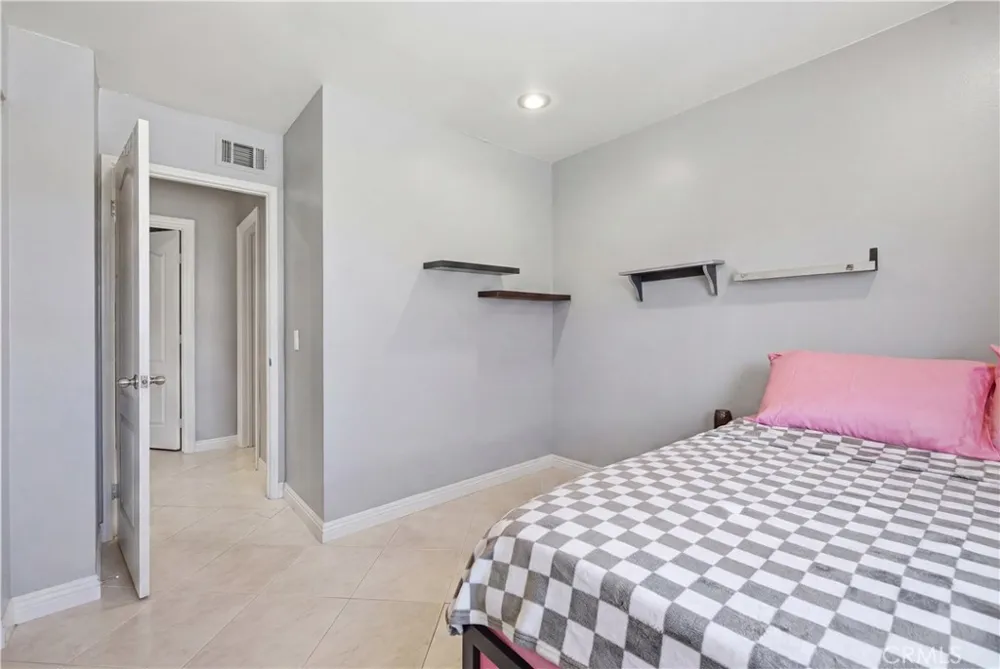 8231 Mason Avenue #C Winnetka, CA 91306