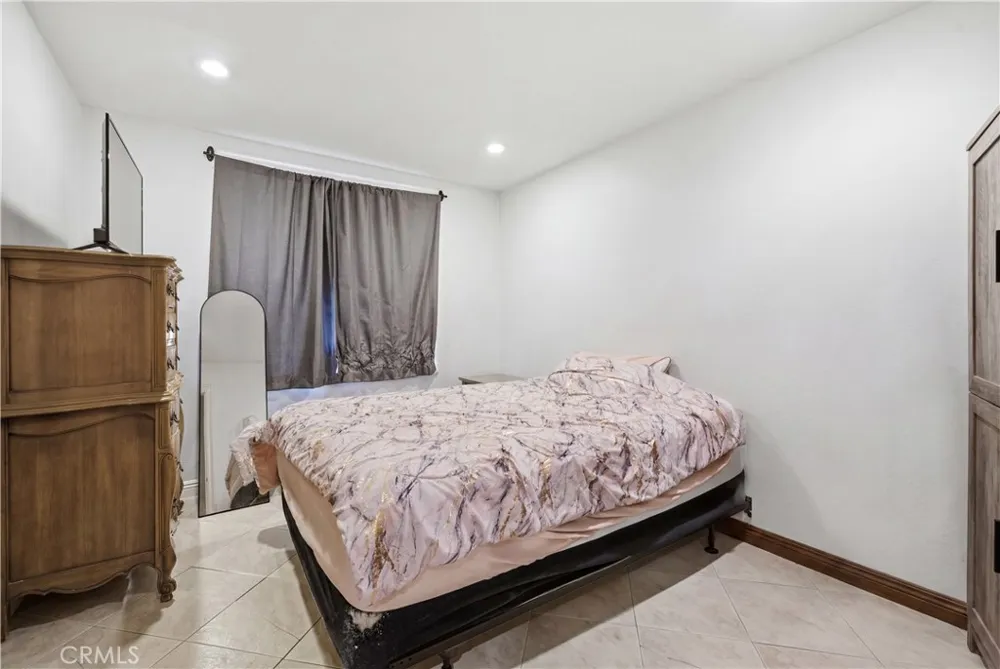 8231 Mason Avenue #C Winnetka, CA 91306