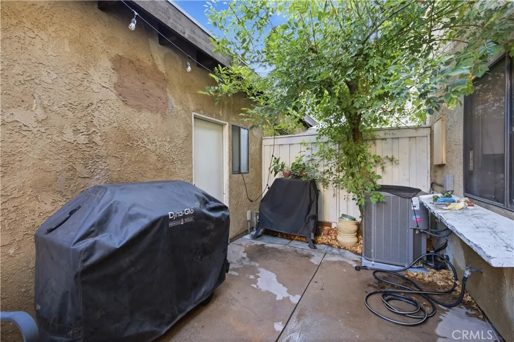 8231 Mason Avenue #C Winnetka, CA 91306