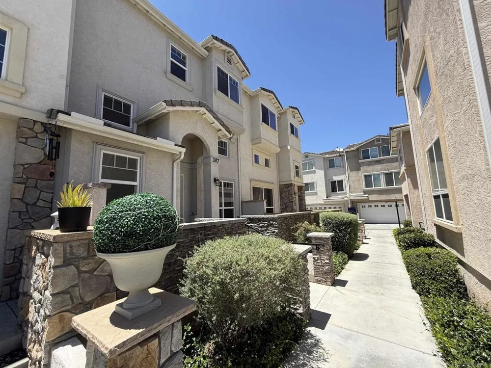 387 Connecticut El Cajon, CA 92020
