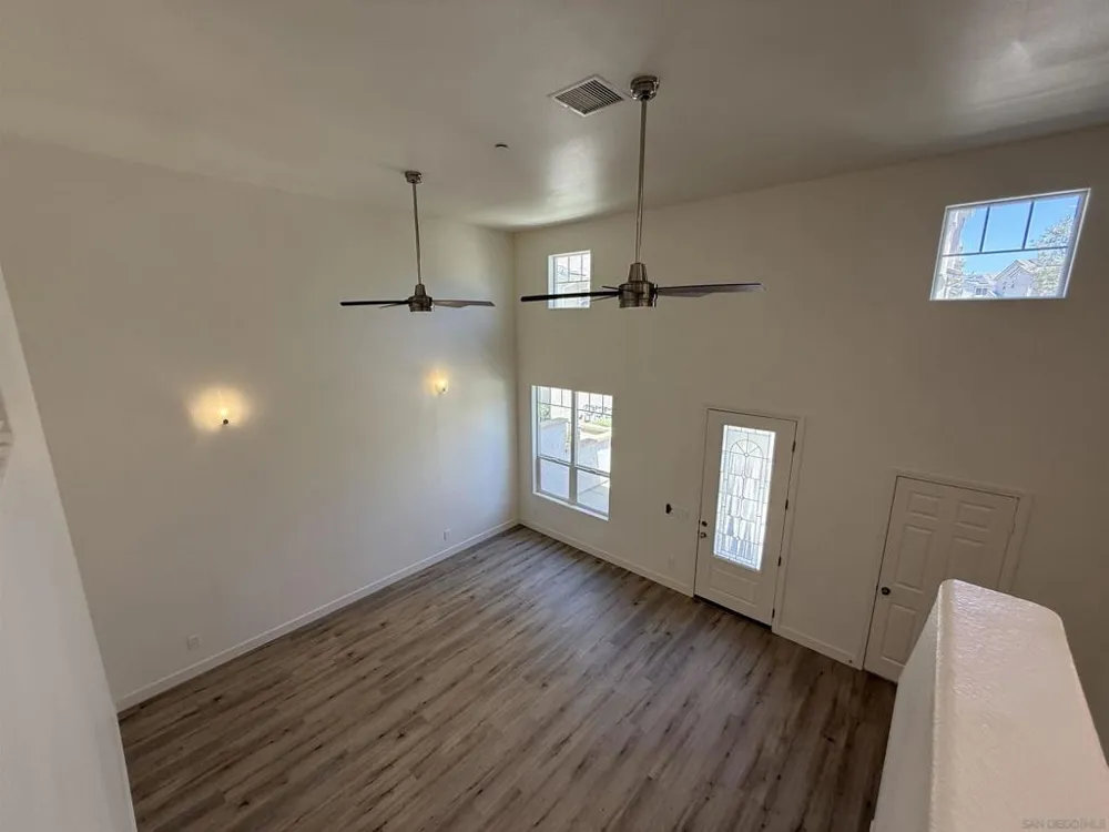 387 Connecticut El Cajon, CA 92020