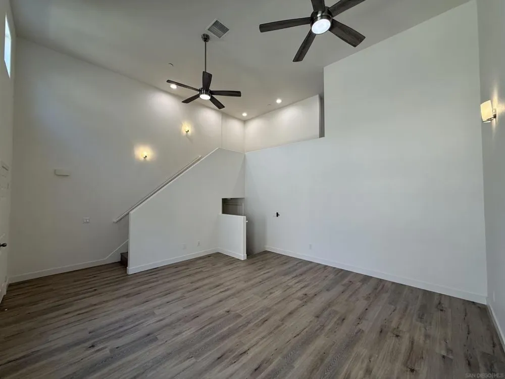 387 Connecticut El Cajon, CA 92020