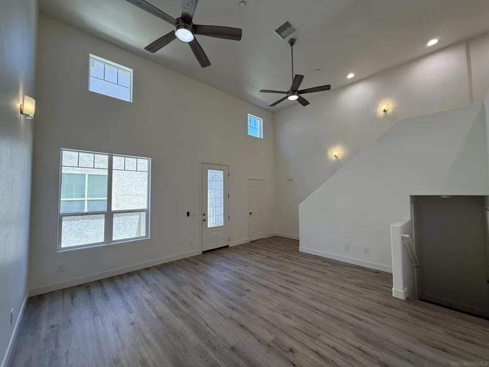 387 Connecticut El Cajon, CA 92020