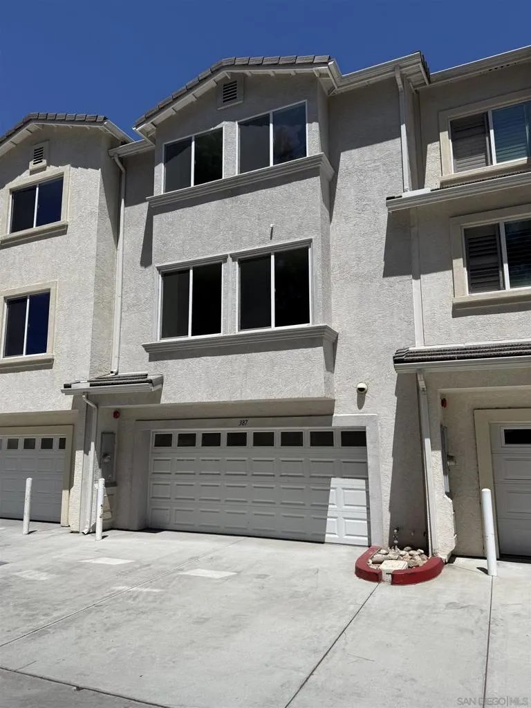 387 Connecticut El Cajon, CA 92020