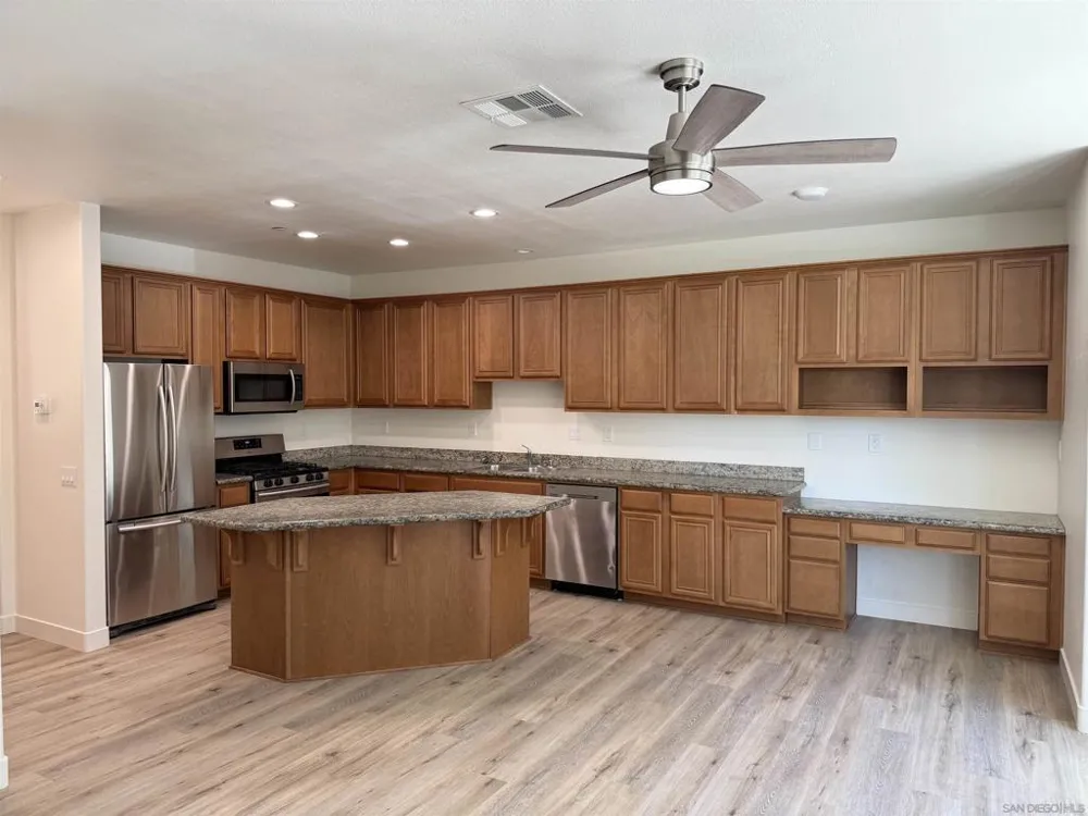 387 Connecticut El Cajon, CA 92020