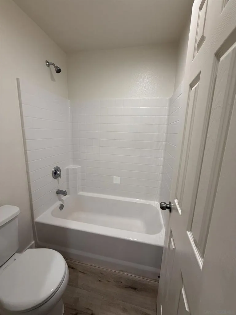 387 Connecticut El Cajon, CA 92020