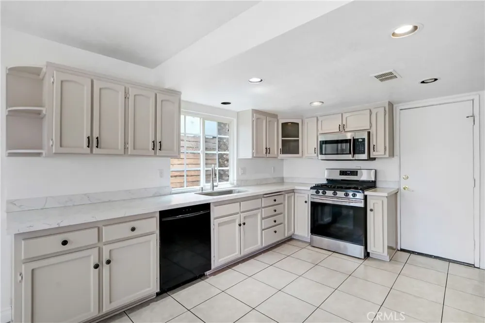 14716 Long View Drive Fontana, CA 92337