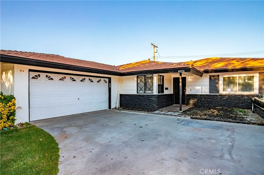 44516 15th W Lancaster, CA 93534